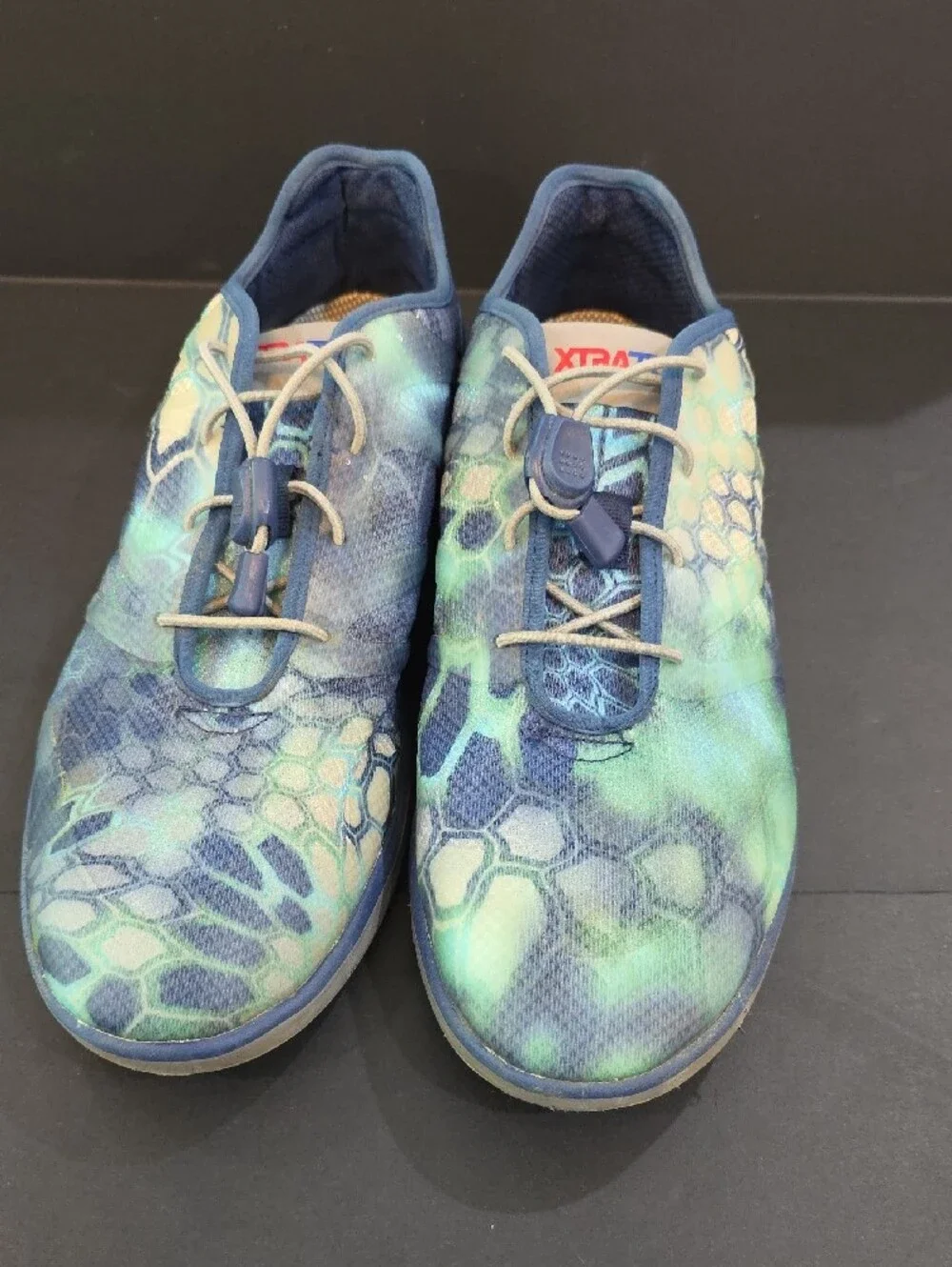 Blue-Green Men's Patterned Lace-Lock Athletic Sneakers Size 10.5